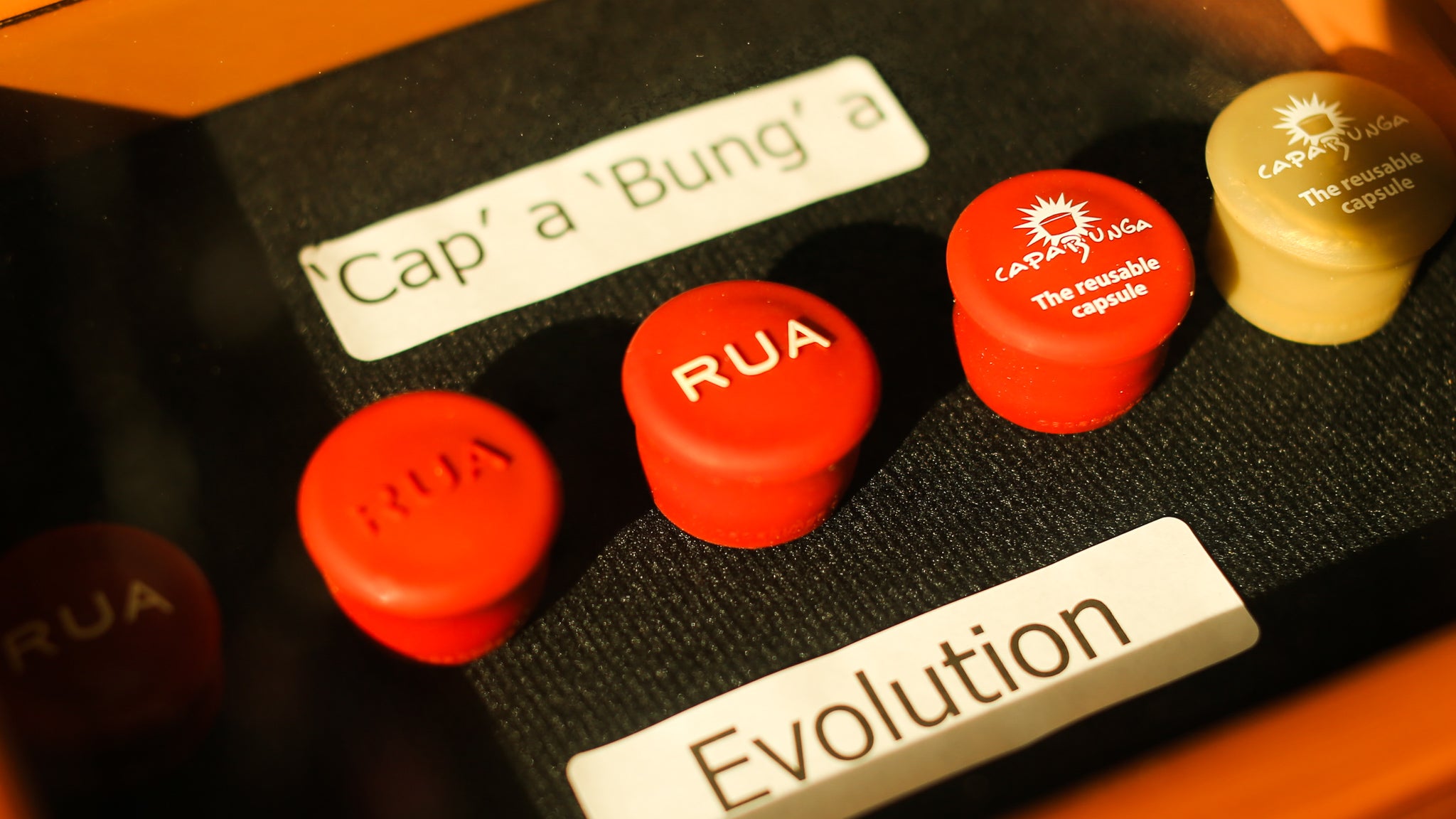 CapaBunga - the original wine cap for resealing wine