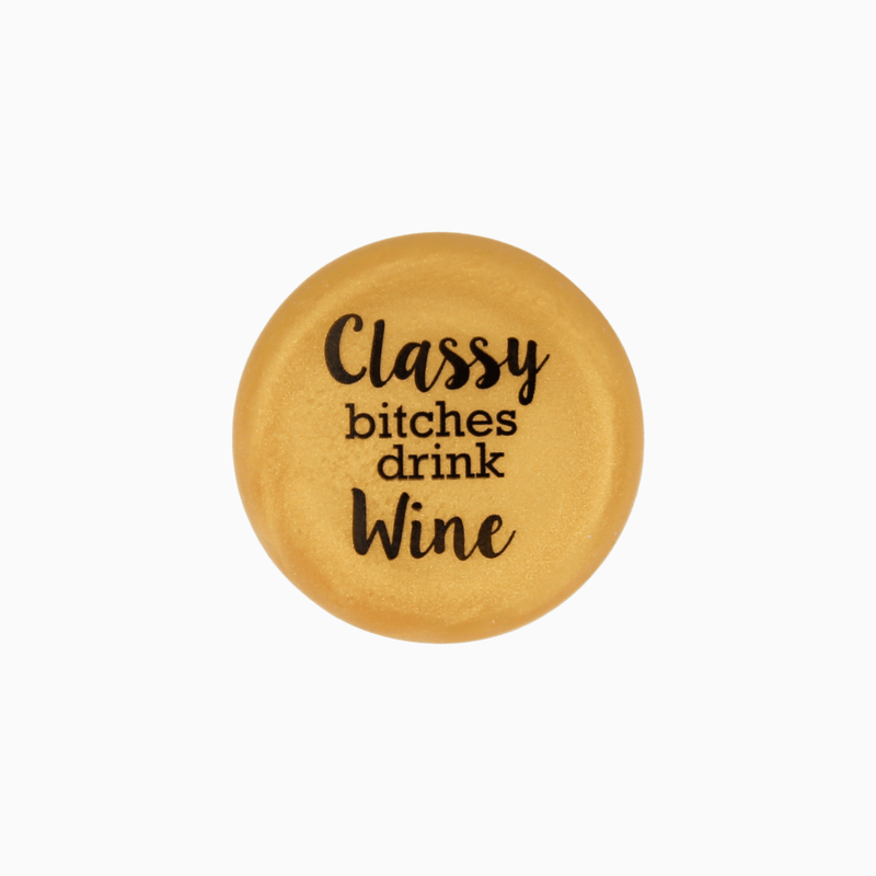 Gold silicone wine cap with the text 'Classy bitches drink wine' designed for stylish wine enthusiasts.
