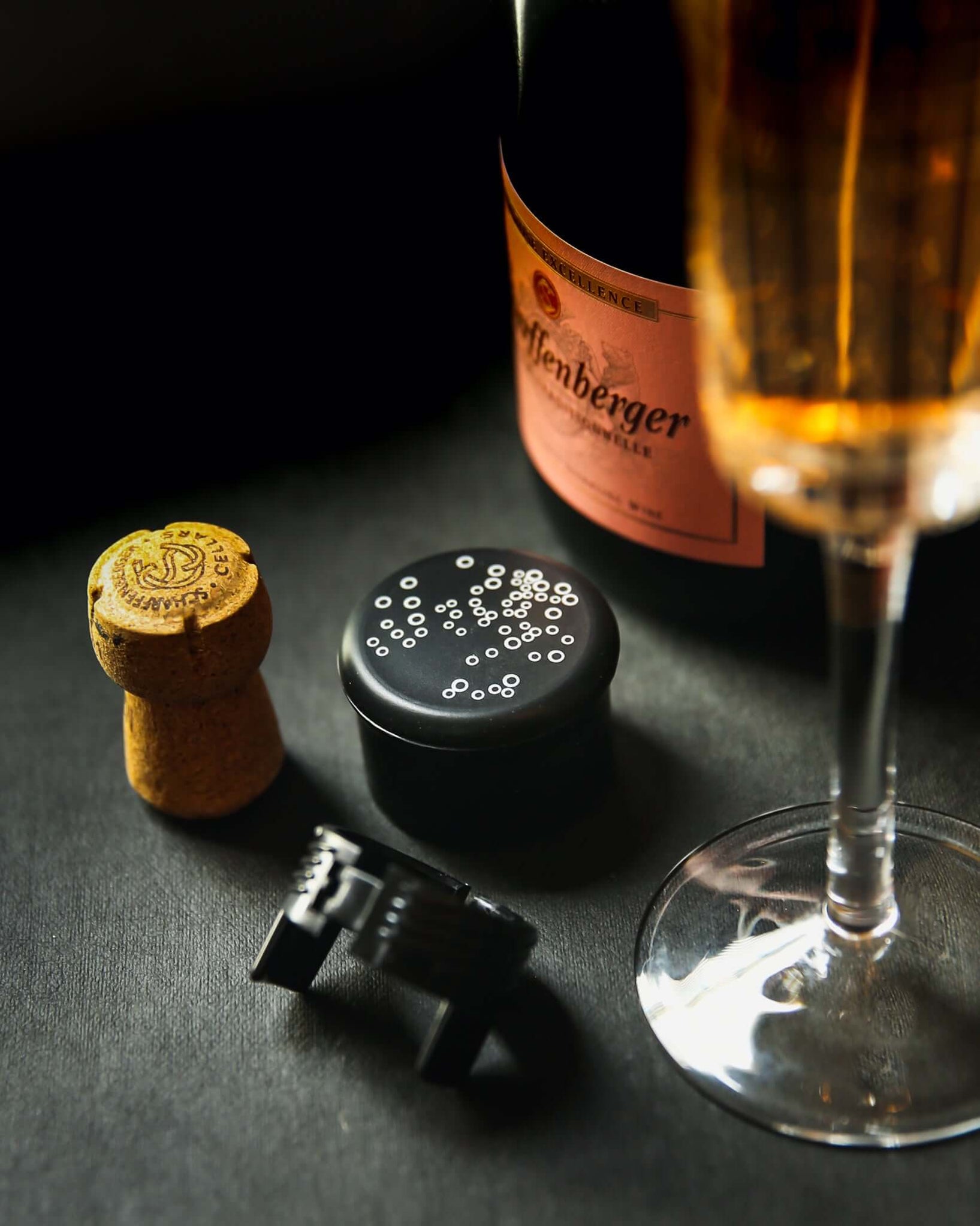 CapaBubbles Champagne Stopper Reseal your sparkling wine